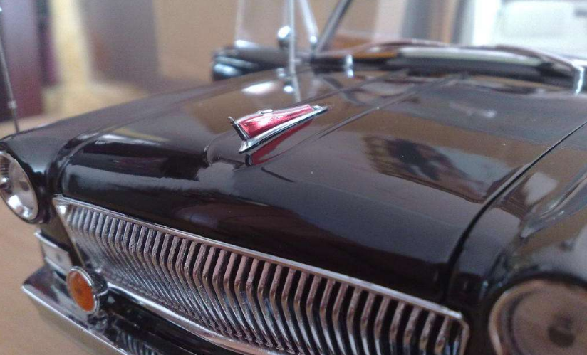 紅旗終于換車標(biāo)了，全新LOGO比勞斯萊斯還豪華，葵花車標(biāo)成為歷史