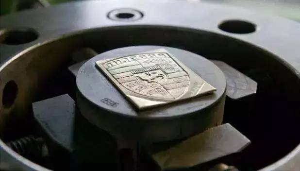 保時捷為什么貴？看車標就知道了！