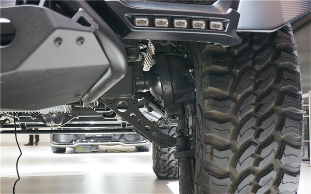 車標帶個B卻不是賓利？大G換標就敢賣700萬，可添越看完都怕