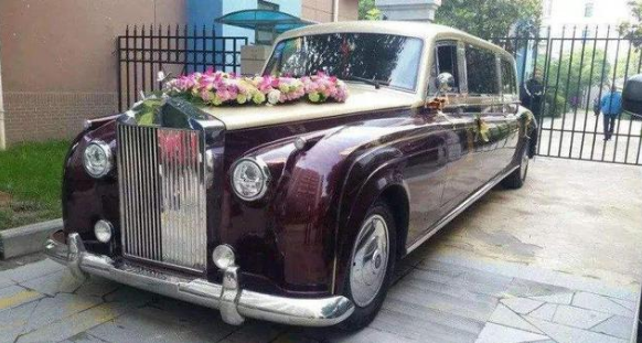 這個(gè)國(guó)產(chǎn)&ldquo;勞斯萊斯&rdquo;亮，車標(biāo)一模一樣，看到價(jià)格太良心