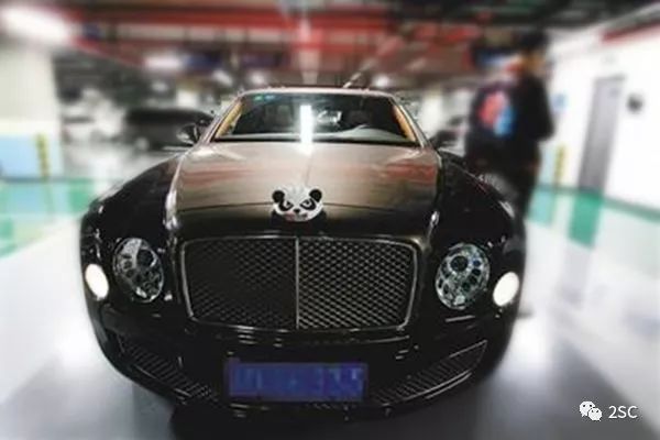 改車(chē)標(biāo)的車(chē)主真會(huì)玩，小心車(chē)輛辦不了過(guò)戶(hù)！