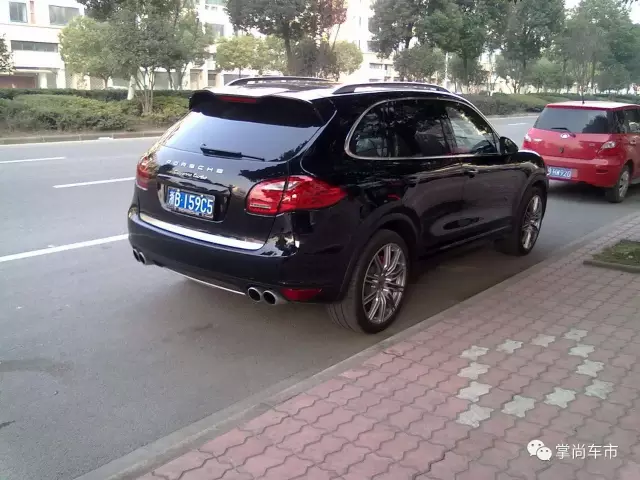 保時捷車標都是純手工？看完流程才知這車太值了！