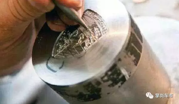 保時捷車標都是純手工？看完流程才知這車太值了！