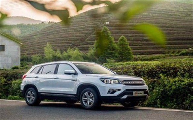 長安這車被嘲諷為山寨車，去掉字母車標后，比寶馬X6都帶勁