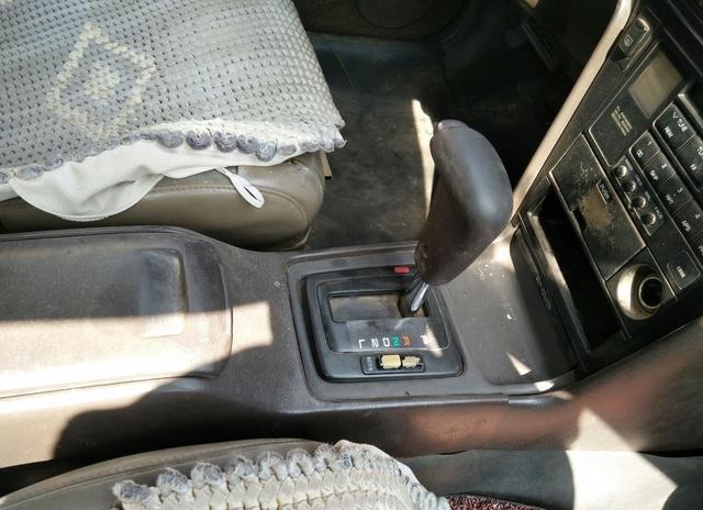 草叢里的一輛廢棄豪車無人認領(lǐng)，認識這個車標的都是有故事的人