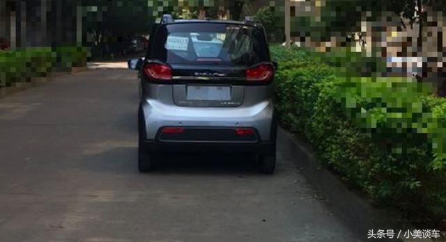 這車只要五萬塊，不看車標的話都以為是奔馳Smart，回頭率很高