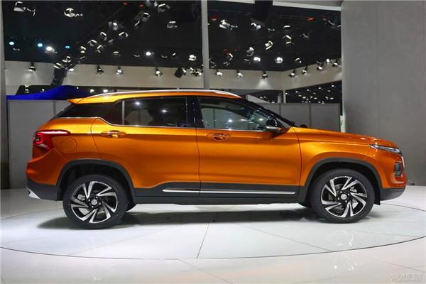 寶駿終于換車標了！&ldquo;鉆石車標&rdquo;榮譽誕生，但仍逃不過被吐槽的命