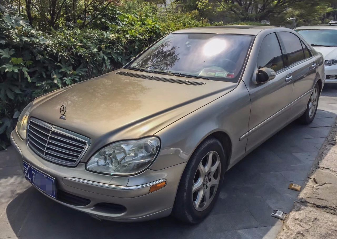 國內極少見的奔馳S級，看到這個車標，都懷疑是車主改的