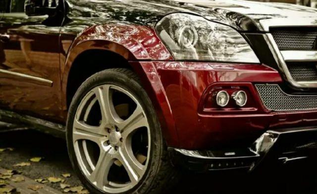 因車標太丑，被人當(dāng)成了模仿奔馳的山寨車，殊不知比奔馳還貴！