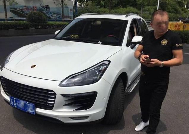 改眾泰SR9車(chē)標(biāo)，遭交警勒令恢復(fù)！4S店保時(shí)泰Z標(biāo)