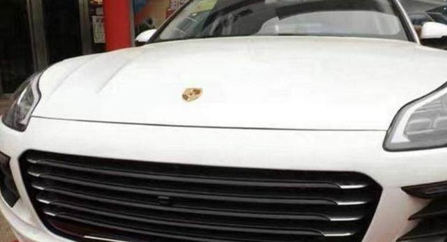 改眾泰SR9車(chē)標(biāo)，遭交警勒令恢復(fù)！4S店保時(shí)泰Z標(biāo)