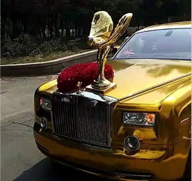 勞斯萊斯車標被罵太土，土豪花50萬，打造&ldquo;金雞獨立&rdquo;標