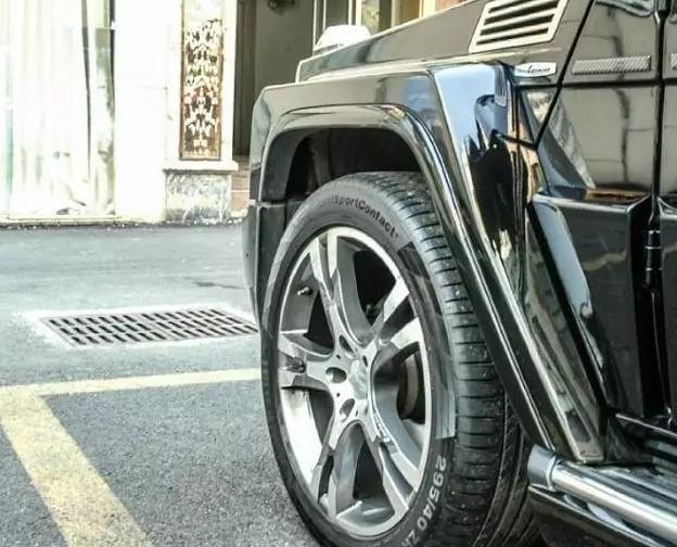 比奔馳大G更牛更貴，卻因車標太low，路人以為是山寨車，來看看吧