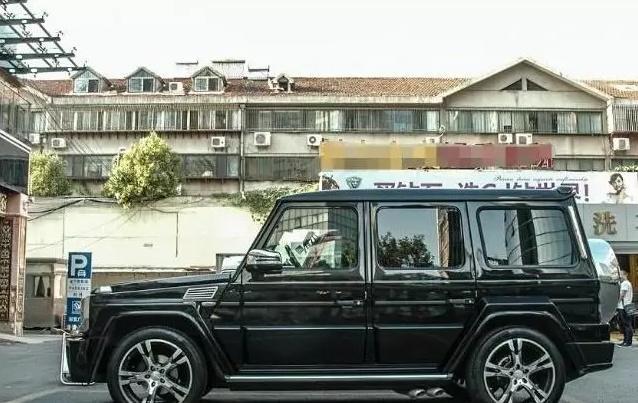 比奔馳大G更牛更貴，卻因車標太low，路人以為是山寨車，來看看吧