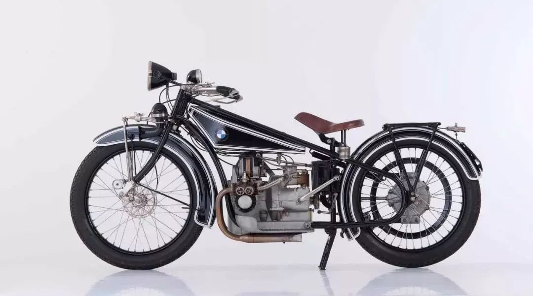 寶馬的藍白車標來源于螺旋槳？99%的人其實都錯了...