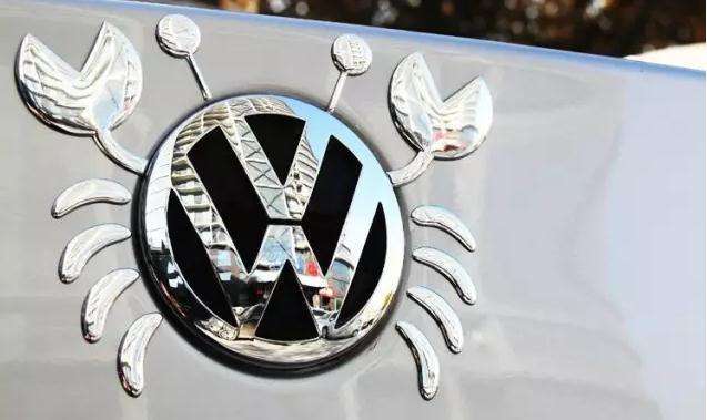 大眾車主嫌車標不好看，爆改之后成品搞笑，官方看了都沒脾氣