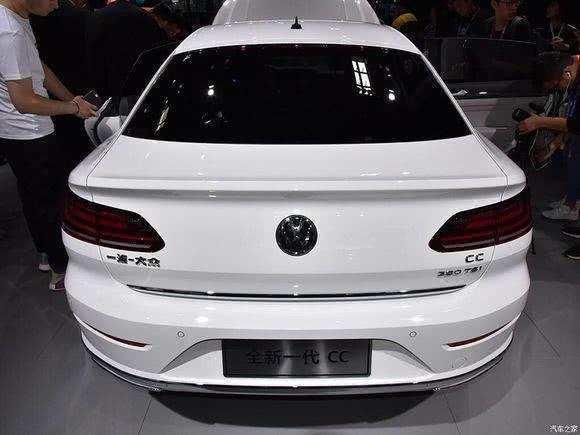 這肯定是個假大眾, 換個奧迪的車標, 簡直就是A5啊, 大眾你變了