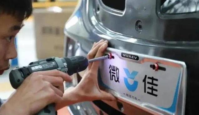 連車標(biāo)都要山寨的車企，你存在的意義是什么？