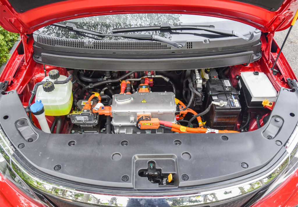 吉利又一力作！車標(biāo)形似楓葉，跑一公里才5分錢，6.88萬就能拿下