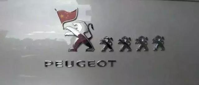 據說，改車標被認定為非法改裝后，車主的神操作連交警叔叔都笑了