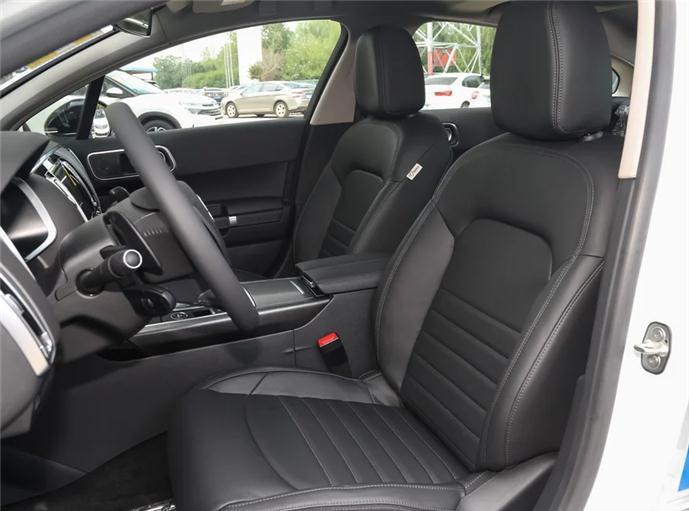 被車標(biāo)拖累的&ldquo;舒適王&rdquo;，高速穩(wěn)如牛，滿油1093Km，國(guó)六卻沒(méi)人要