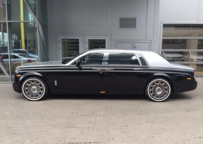 豪車勞斯萊斯的車標被小孩掰掉，因為這個原因，車主索賠失敗