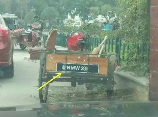 決戰(zhàn)秋名山，戰(zhàn)敗者請自覺留下車標(biāo)！