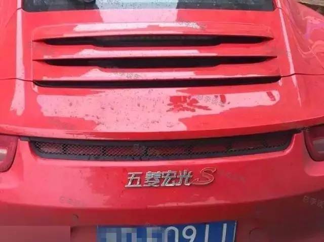 決戰(zhàn)秋名山，戰(zhàn)敗者請自覺留下車標(biāo)！