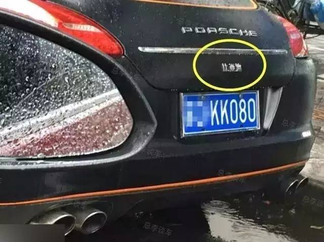 決戰(zhàn)秋名山，戰(zhàn)敗者請自覺留下車標(biāo)！