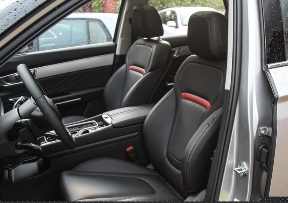 被車標(biāo)&ldquo;耽誤&rdquo;的中大型SUV，寬近2米，高速也不飄，卻備受冷落