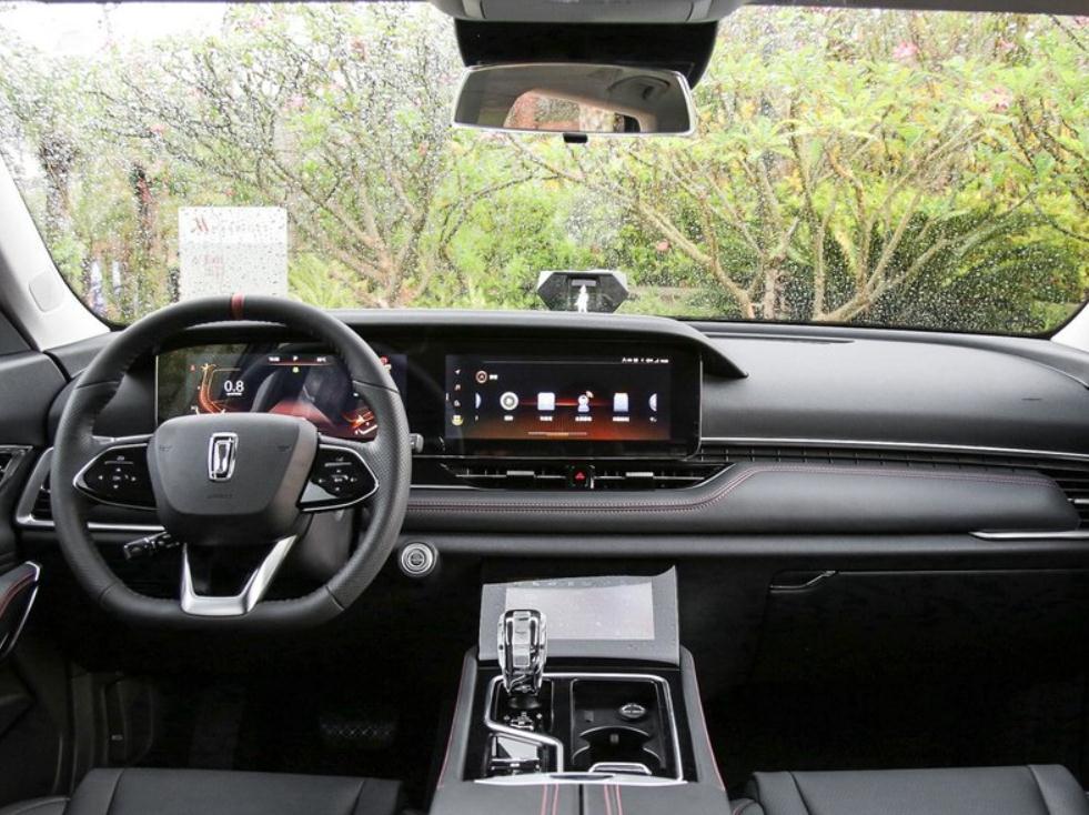 被車標(biāo)&ldquo;耽誤&rdquo;的中大型SUV，寬近2米，高速也不飄，卻備受冷落