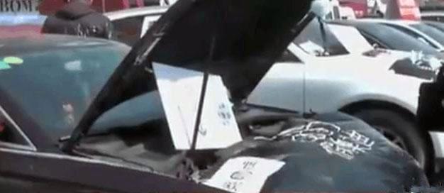 花22萬把奧迪A3提回家，發現引擎蓋上竟是大眾車標