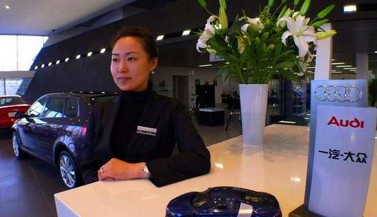 花22萬把奧迪A3提回家，發現引擎蓋上竟是大眾車標