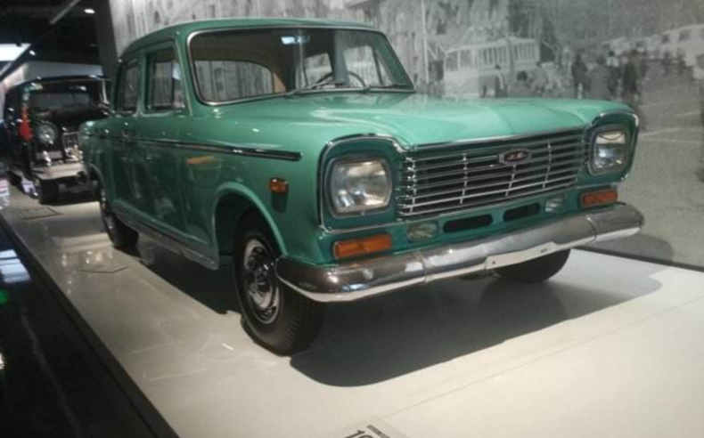 這個(gè)國產(chǎn)汽車品牌要復(fù)出了！榮威先把車標(biāo)換上了