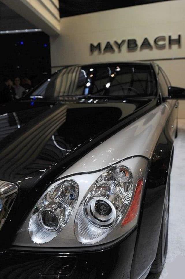 全球僅百輛的邁巴赫齊柏林，一個(gè)車(chē)標(biāo)買(mǎi)一輛車(chē)，較大亮點(diǎn)卻被吐槽