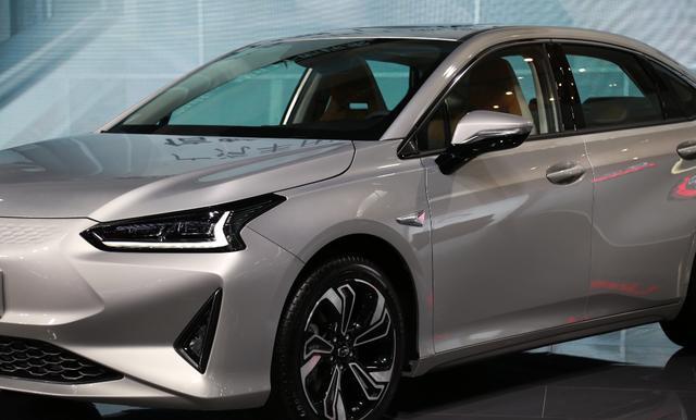 掛著傳祺的車標(biāo)，非要說是廣豐的新車？網(wǎng)友：給雙積分逼的