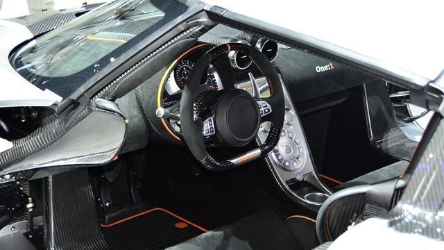 掛著傳祺的車標(biāo)，非要說是廣豐的新車？網(wǎng)友：給雙積分逼的