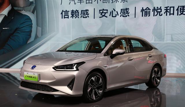 掛著傳祺的車標(biāo)，非要說是廣豐的新車？網(wǎng)友：給雙積分逼的