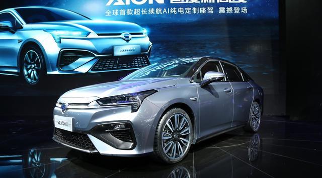 掛著傳祺的車標(biāo)，非要說是廣豐的新車？網(wǎng)友：給雙積分逼的