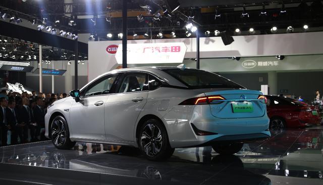 掛著傳祺的車標(biāo)，非要說是廣豐的新車？網(wǎng)友：給雙積分逼的