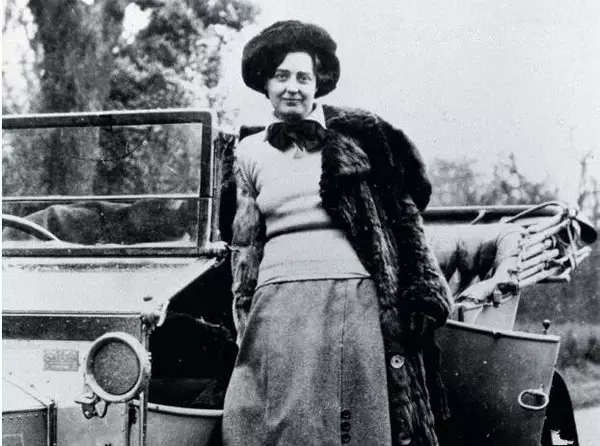 24萬勞斯萊斯車標背后，是個狗血的愛情故事