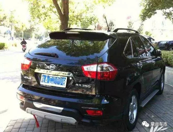 如何低調(diào)地炫耀？把你的賓利車標改成比亞迪足矣