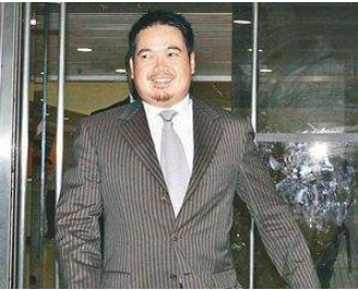 身家百億的富二代，擁有定制版勞斯萊斯，水晶車標可以發光