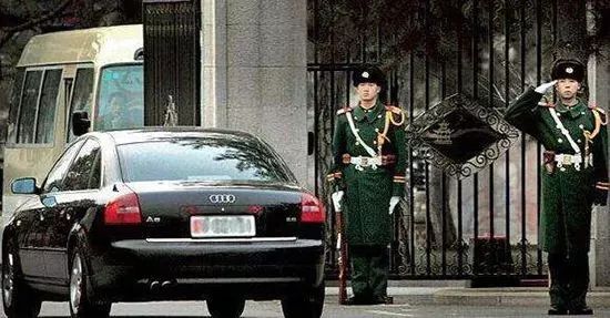 華晨是有多不受待見，買了寶馬都要摳掉車標？