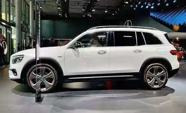 全新奔馳GLB200,同級唯一提供7座版，賣的不止車標和內飾