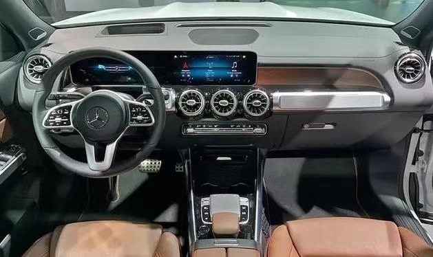 全新奔馳GLB200,同級唯一提供7座版，賣的不止車標和內飾