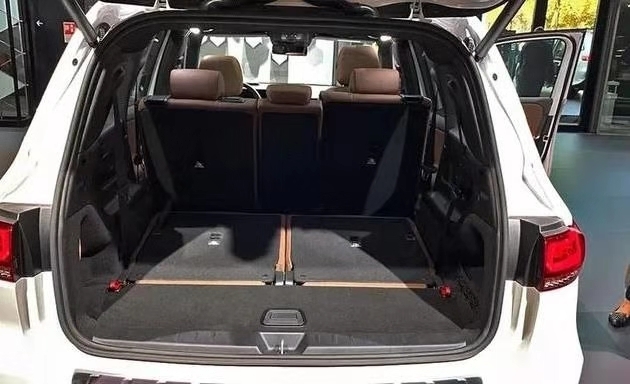 全新奔馳GLB200,同級唯一提供7座版，賣的不止車標和內飾