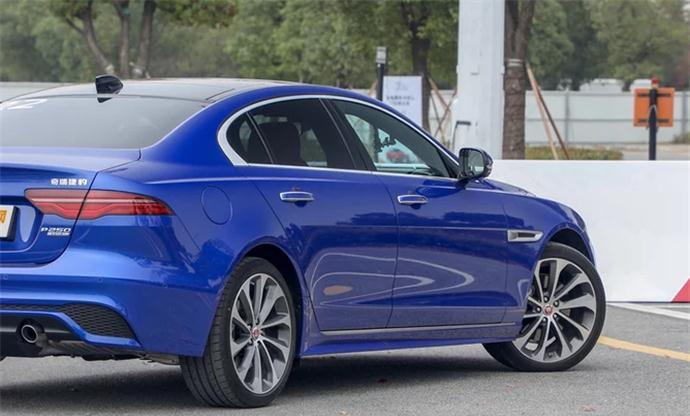 被車標耽誤的&ldquo;撩妹王&rdquo;，滿油925Km，高速180碼都不飄，卻不被理