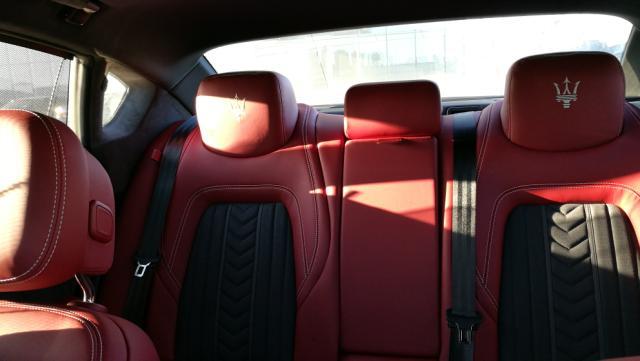 來自意大利的轎跑，糞叉的車標絕對不會掉面兒。