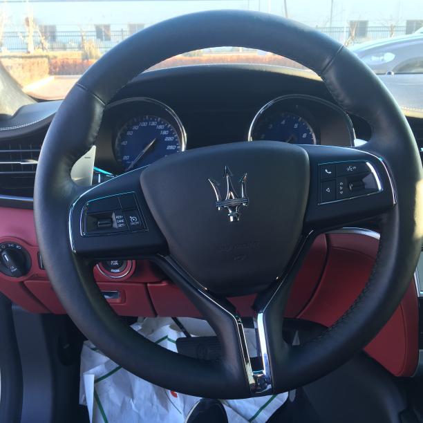 來自意大利的轎跑，糞叉的車標絕對不會掉面兒。